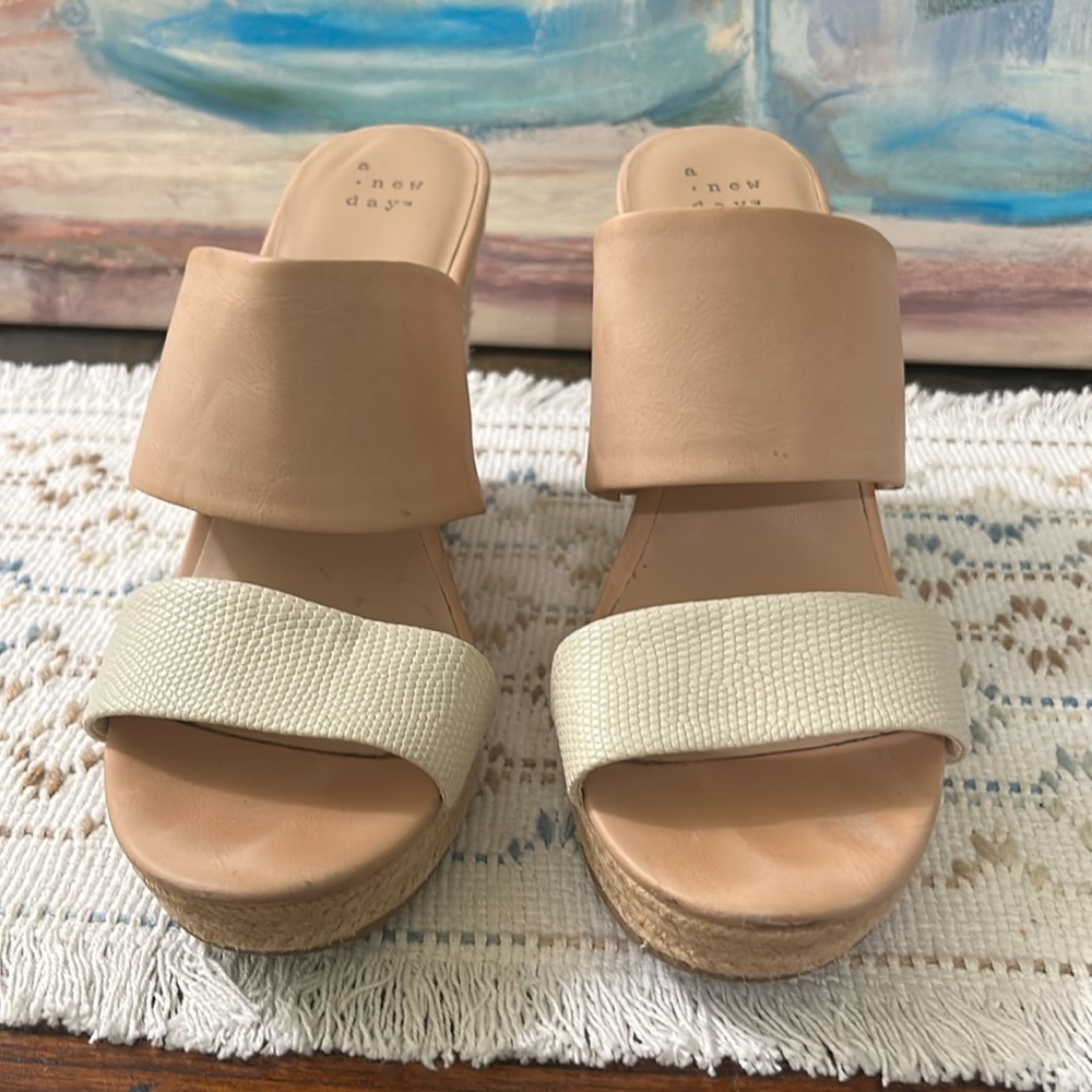 A New Day Tan and Cream Wedge Sandals with Open Toe size 9 1/2 - Picture 2 of 5